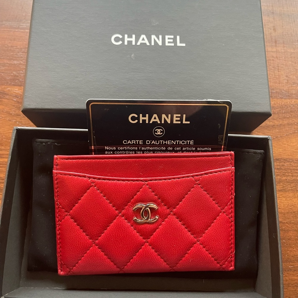 Chanel authentic red rare lambskin cardholder like new - Picture 2 of 5